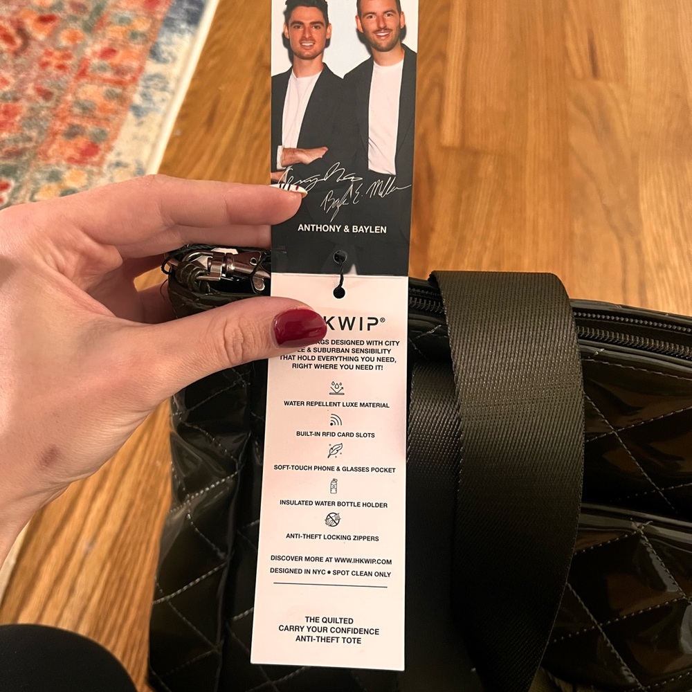 IHKWIP NWT quilt pattern military olive green anti theft tote - Picture 6 of 6